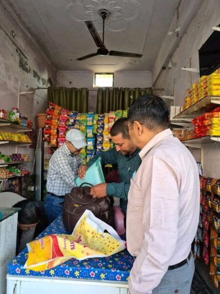 धामी सरकार की सख्त कार्रवाई जारी,त्योहारी सीजन में मिलावटखोरों पर कसा शिकंजा, 180 किलो पनीर नष्ट