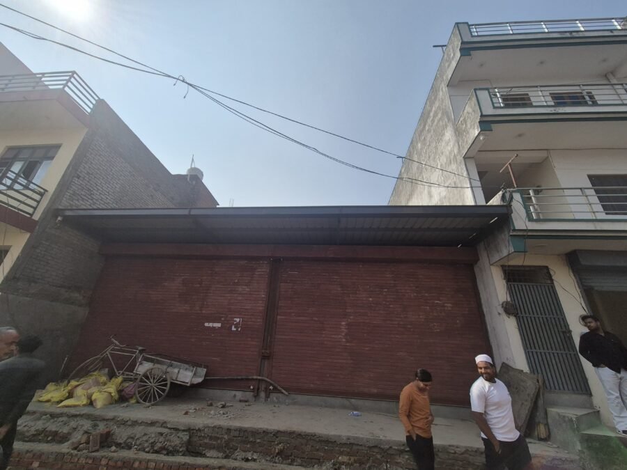 एमडीडीए का अवैध निर्माणों पर शिकंजा, देहरादून में अवैध निर्माणों के खिलाफ अभियान जारी, आजाद कॉलोनी में अवैध व्यावसायिक निर्माण सील