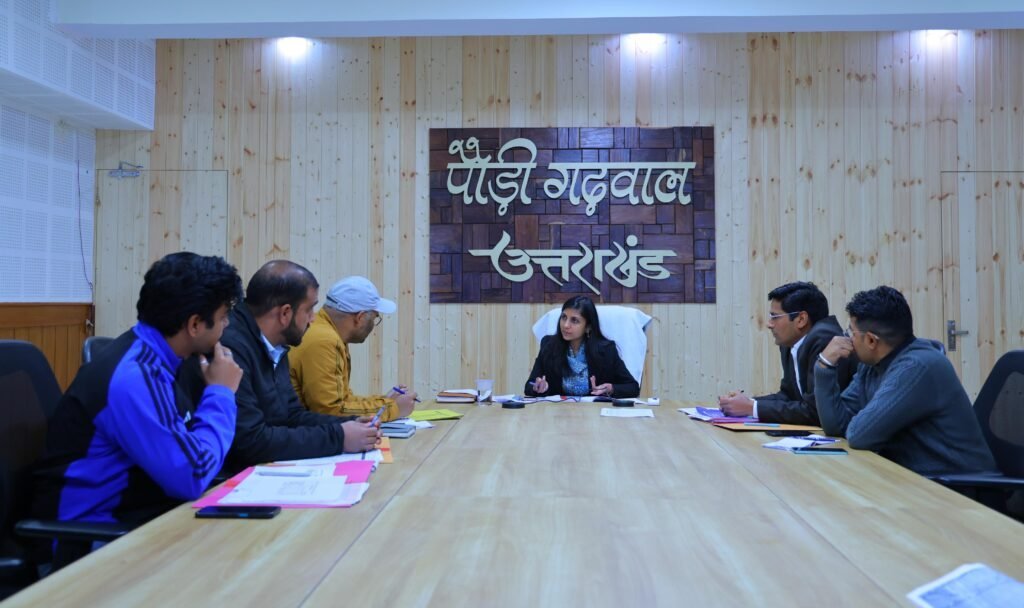 डीएम स्वाति एस. भदौरिया ने मुआवजे की सूची दो दिन में प्रस्तुत करने के दिए निर्देश, आउटसोर्स स्टेशनों की होगी हर माह समीक्षा