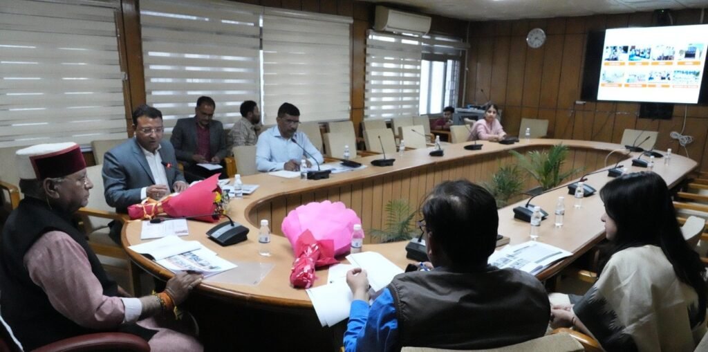 जनकल्याणकारी योजनाओं की नई रूपरेखा तैयार करने के निर्देश