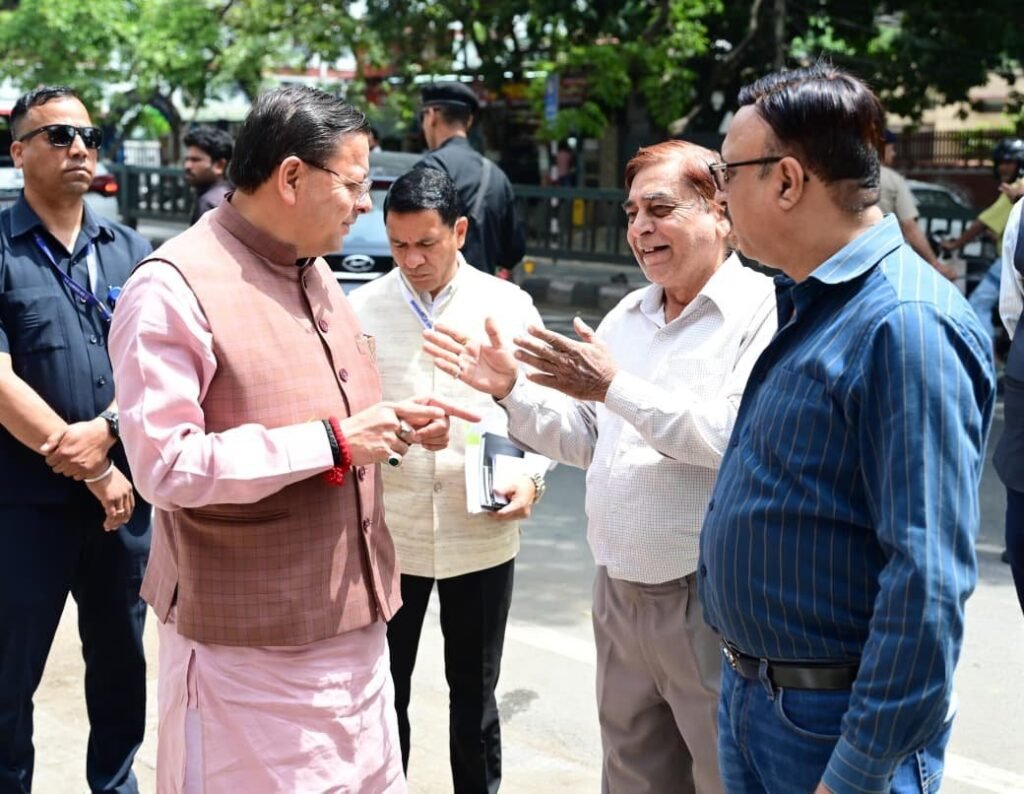 जन शिकायत की पड़ताल करने मौके पर पहुंचे सीएम धामी, वीडियो कॉल के जरिए अधिकारियों को दिखाई स्थिति