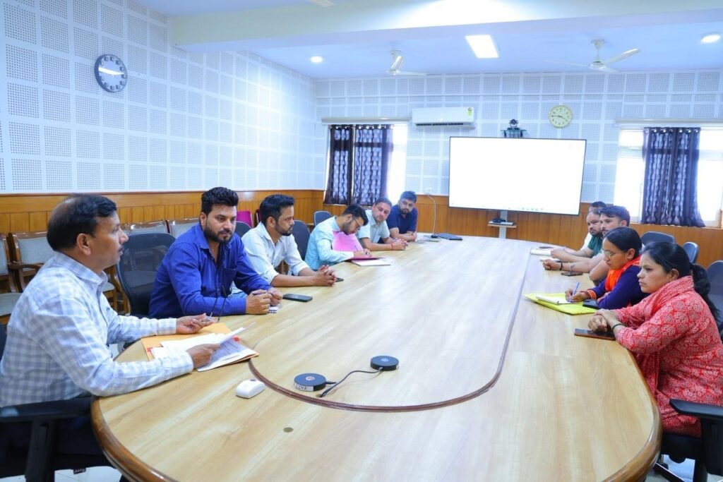पौड़ी में विशेष गहन पुनरीक्षण कार्यक्रम को लेकर कार्मिकों को दिया प्रशिक्षण