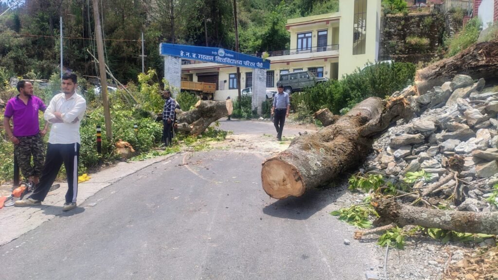जिला प्रशासन और विद्युत विभाग की सक्रियता से अधिकांश क्षेत्रों में बिजली आपूर्ति बहाल