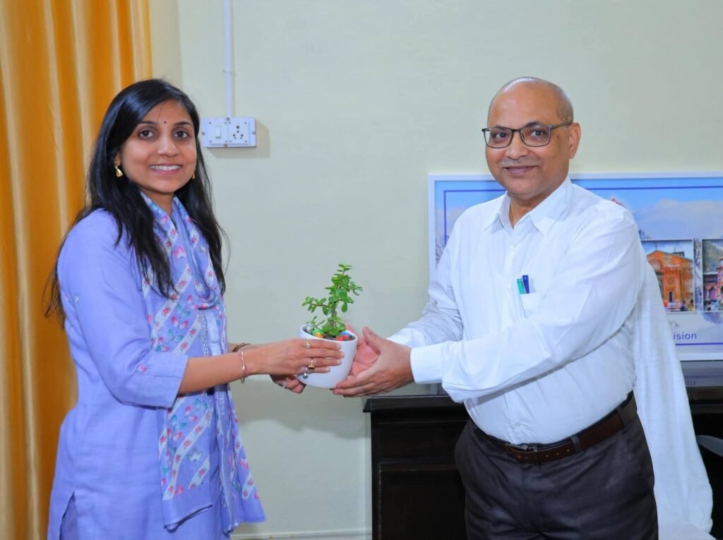 नवनियुक्त गढ़वाल मंडल आयुक्त आनंद स्वरूप ने पौड़ी पहुँच कर संभाला कार्यभार