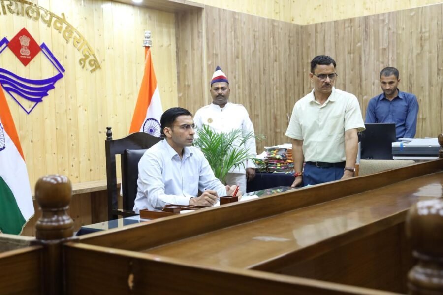एटीएस कॉलोनी में दहशत फैलाने वाले बिल्डर पर डीएम सविन बंसल का कड़ा प्रहार, गुंडा एक्ट में 06 माह के लिए देहरादून से किया जिला बदर