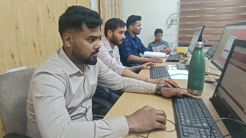मुख्यमंत्री धामी की पहल से पेंशनरों को बड़ी राहत, घर बैठे हो रहा डिजिटल लाइफ सर्टिफिकेट सत्यापन
