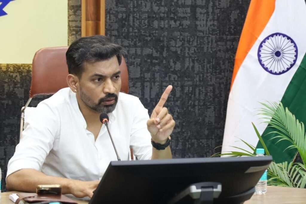 मतदाता सूची पुनरीक्षण कार्यो में लापरवाही नहीं होगी बर्दाश्त – डीएम डॉ. आशीष चौहान
