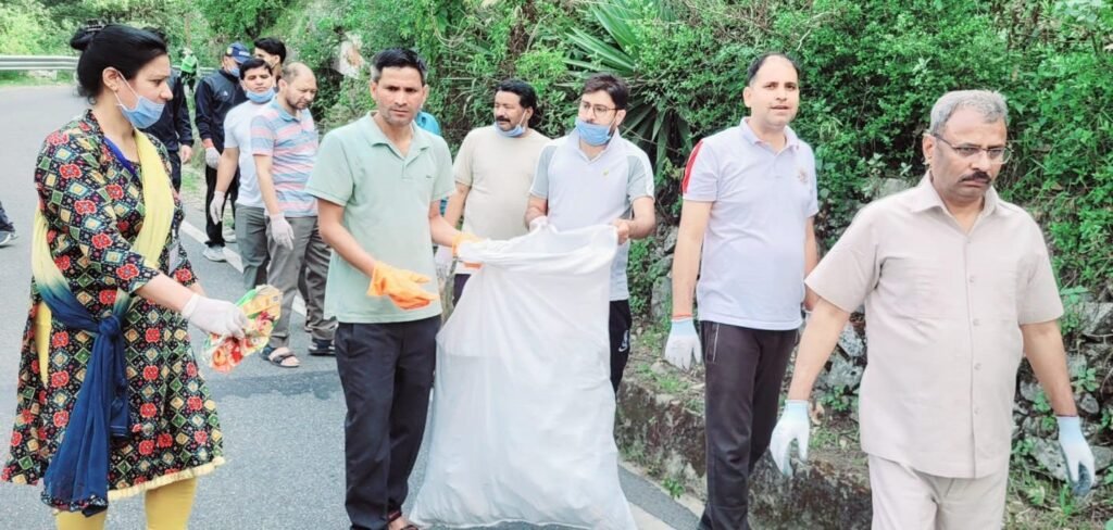 जिला विधिक सेवा प्राधिकरण और नगर पालिका ने चलाया स्वच्छता अभियान