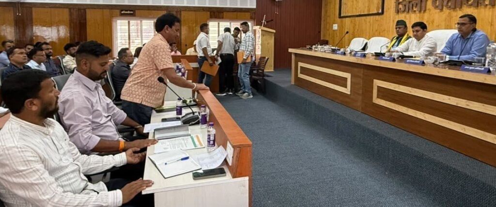 जिला पंचायत सदन में गूंजा निहंग विवाद, जांच स्थानांतरण पर उठे सवाल