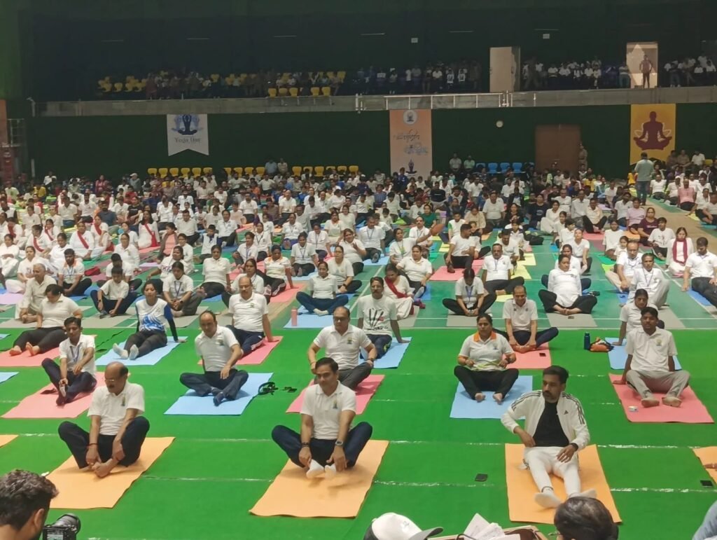 अन्तर्राष्ट्रीय योग दिवस: परेड ग्राउंड में योग से स्वास्थ्य का संदेश, किया गया सामूहिक योगाभ्यास