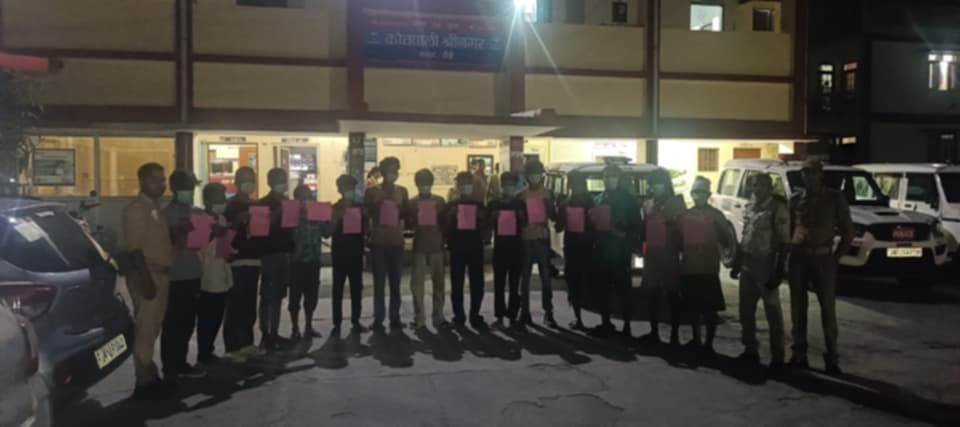 सार्वजनिक स्थल पर हुड़दंग करने वालों पर श्रीनगर पुलिस का शिकंजा, 15 हिरासत में