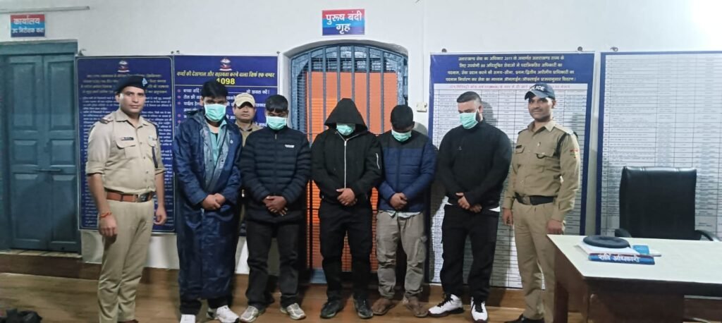 पौड़ी बस अड्डे पर हुई मारपीट, दोनों पक्षों के 5 युवक गिरफ्तार